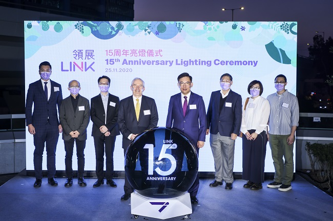 <p>Link Chairman Nicholas Allen (fourth from left) and CEO George Hongchoy (fifth from left), together with the representatives of the business partners supporting “Project Together”.</p>
